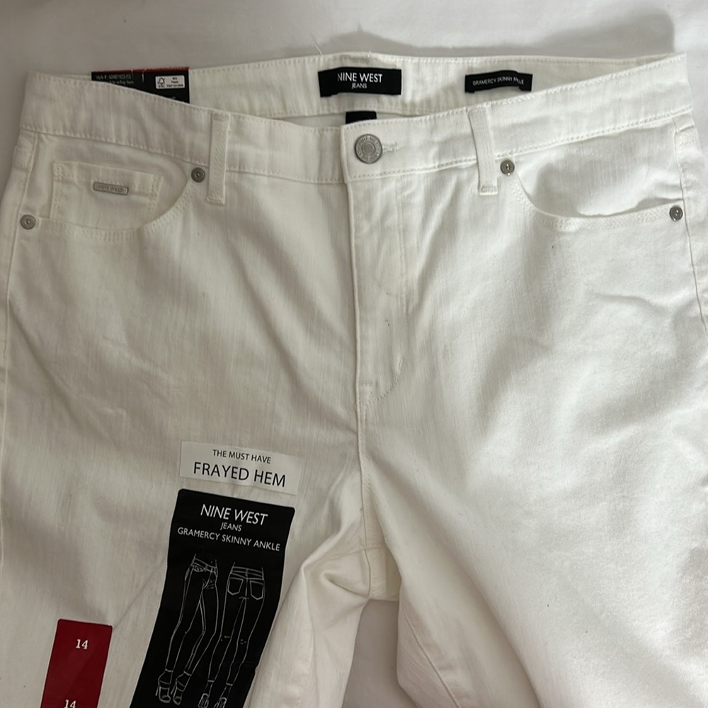 Nine West White Jeans Classic Design Women’s Size 14 Frayed Hem Pants
